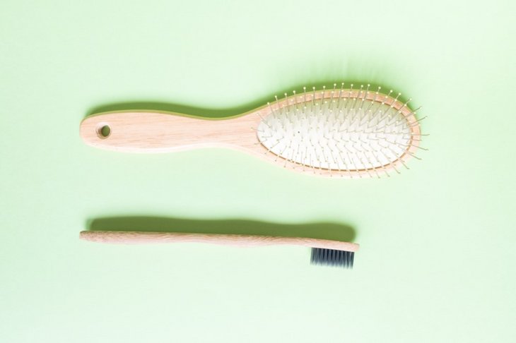 Hår- og tandbørste i bæredygtige materialer